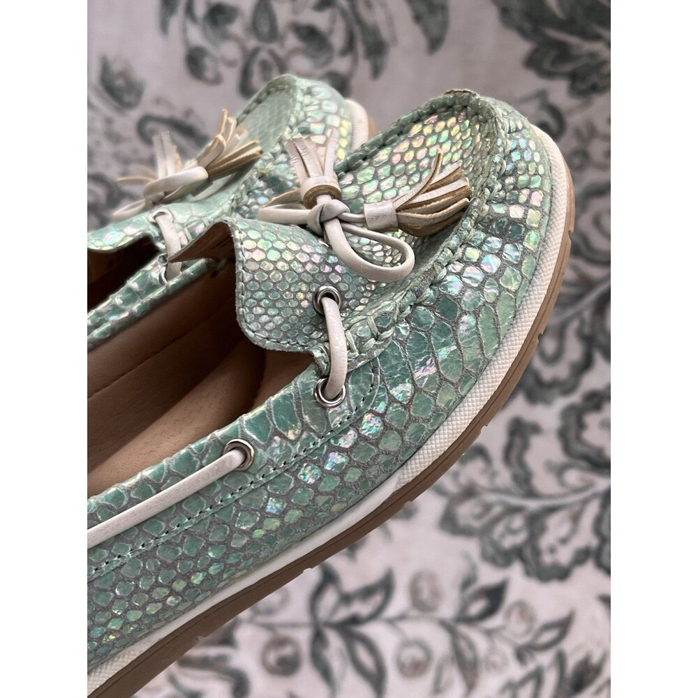 White Mountain Mermaid Iridescent Loafers Tassel Boat Shoes Womens Size 6